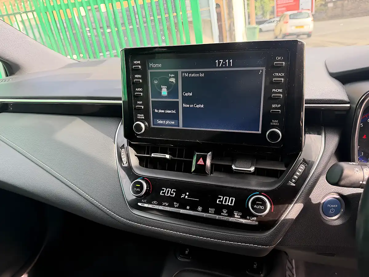 Used 2021 Suzuki Swace Sz-T White - Interior and Exterior details 18