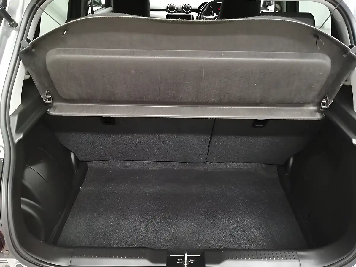 Used 2021 Suzuki Swift Sz-L Silver - Interior and Exterior details 14