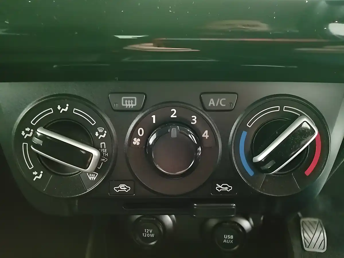 Used 2021 Suzuki Swift Sz-L Silver - Interior and Exterior details 18