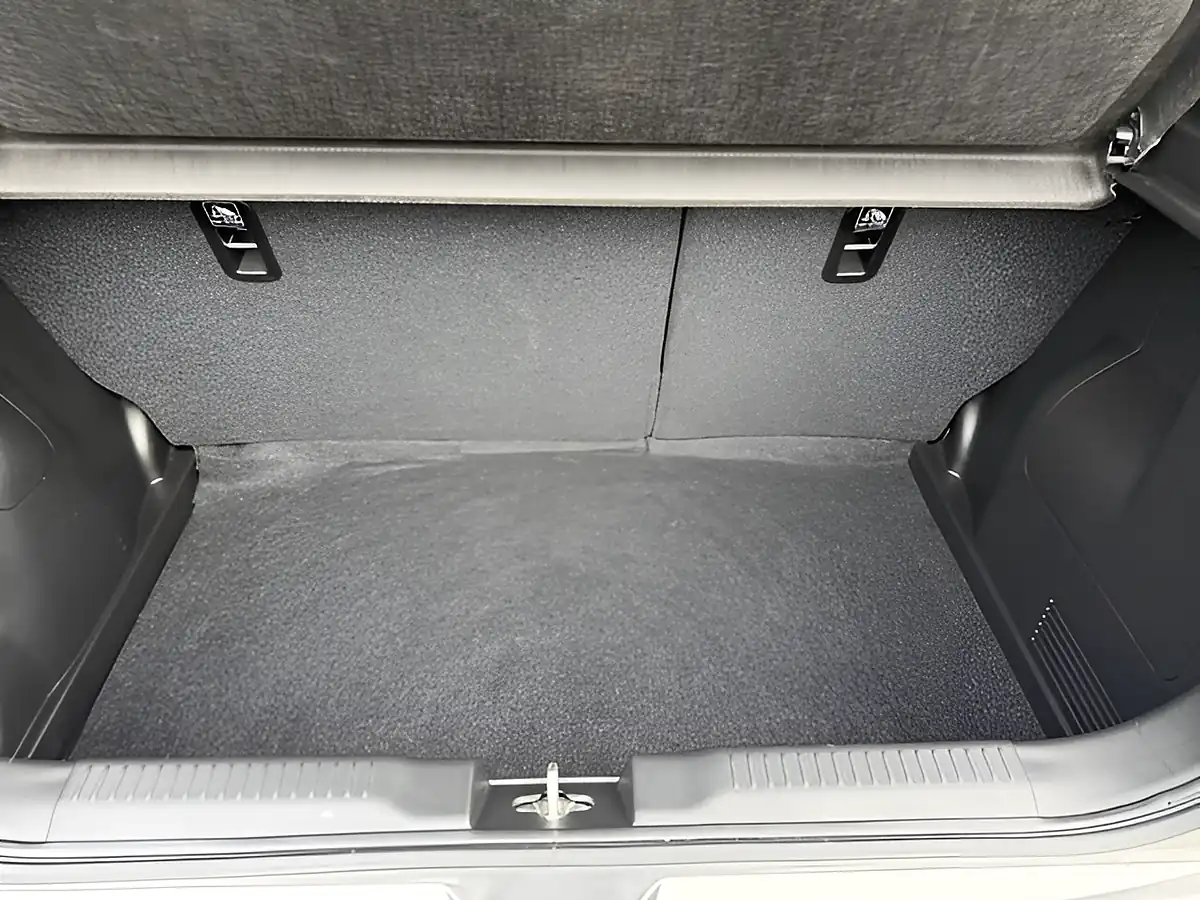 Used 2021 Suzuki Swift SZ5 Silver - Interior and Exterior details 16