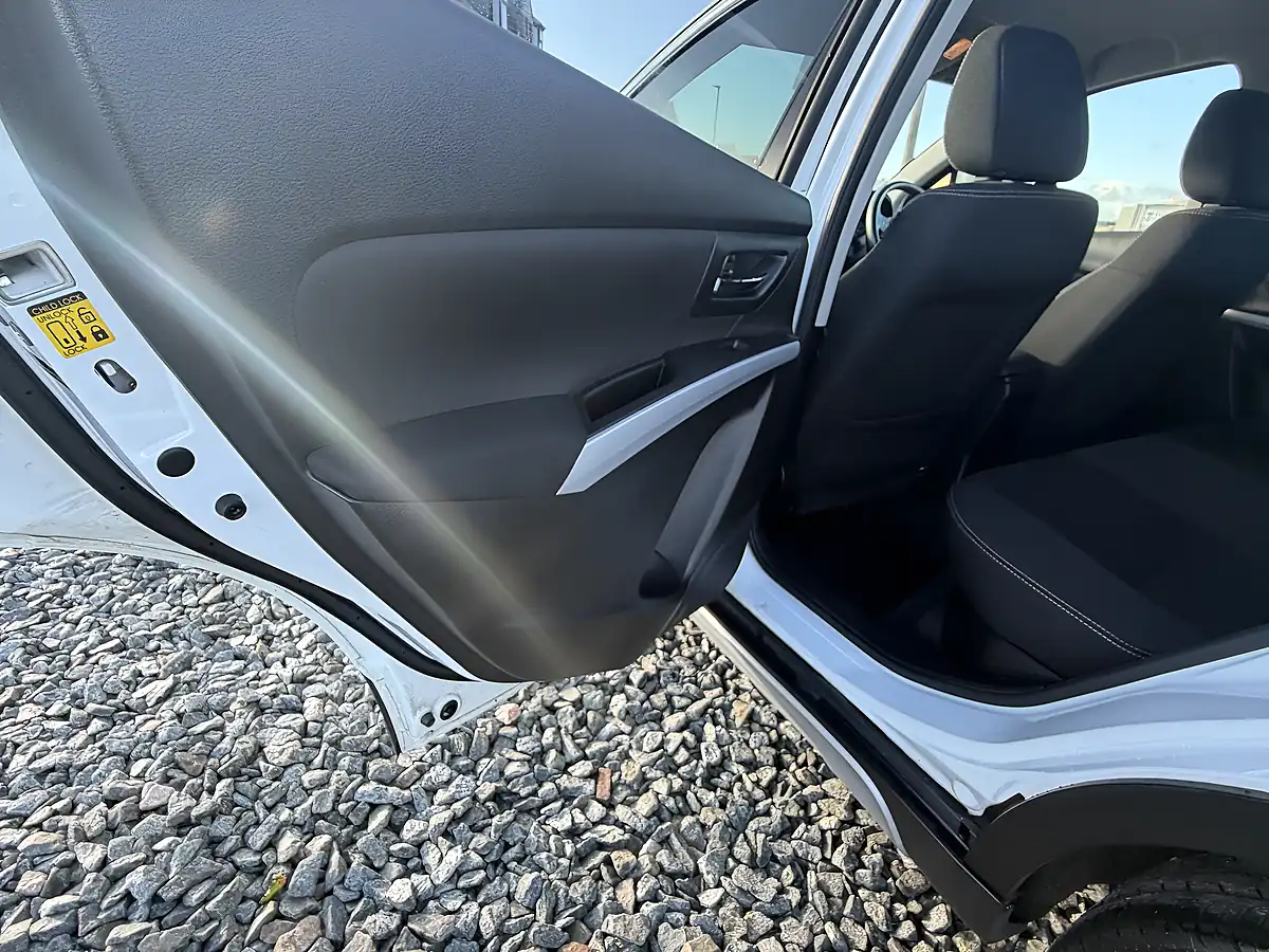 Used 2021 Suzuki SX4 S-Cross White - Interior and Exterior details 11