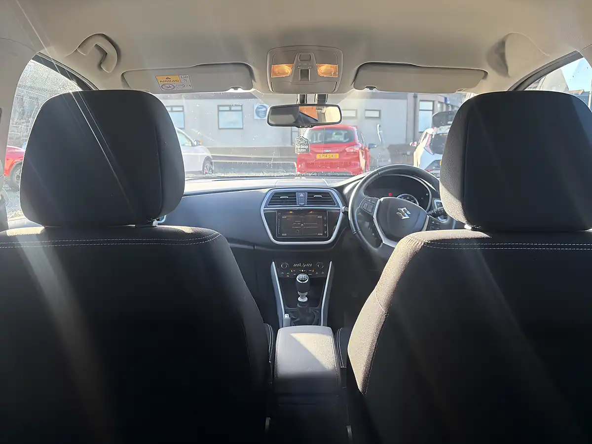 Used 2021 Suzuki SX4 S-Cross White - Interior and Exterior details 13