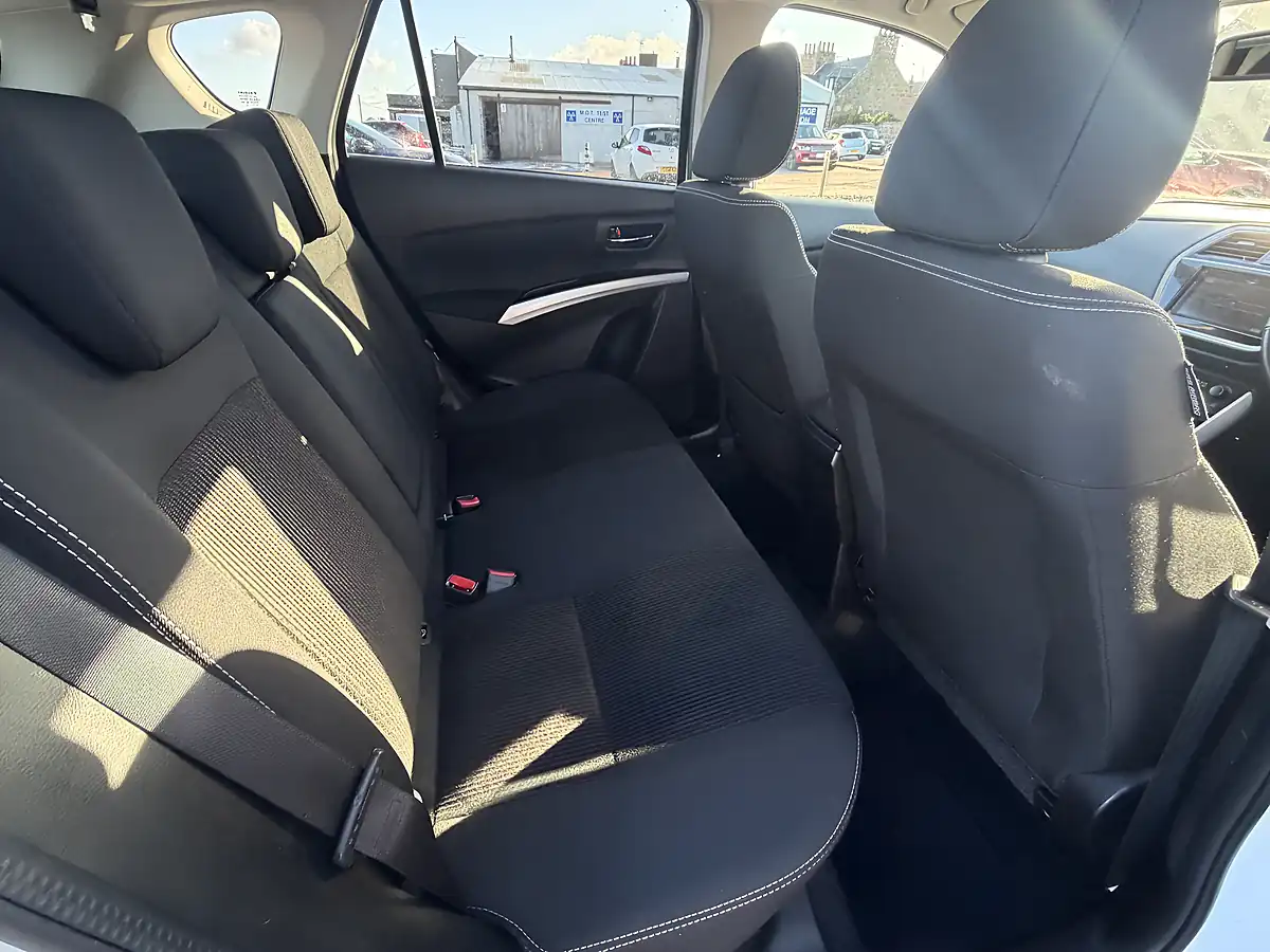 Used 2021 Suzuki SX4 S-Cross White - Interior and Exterior details 14