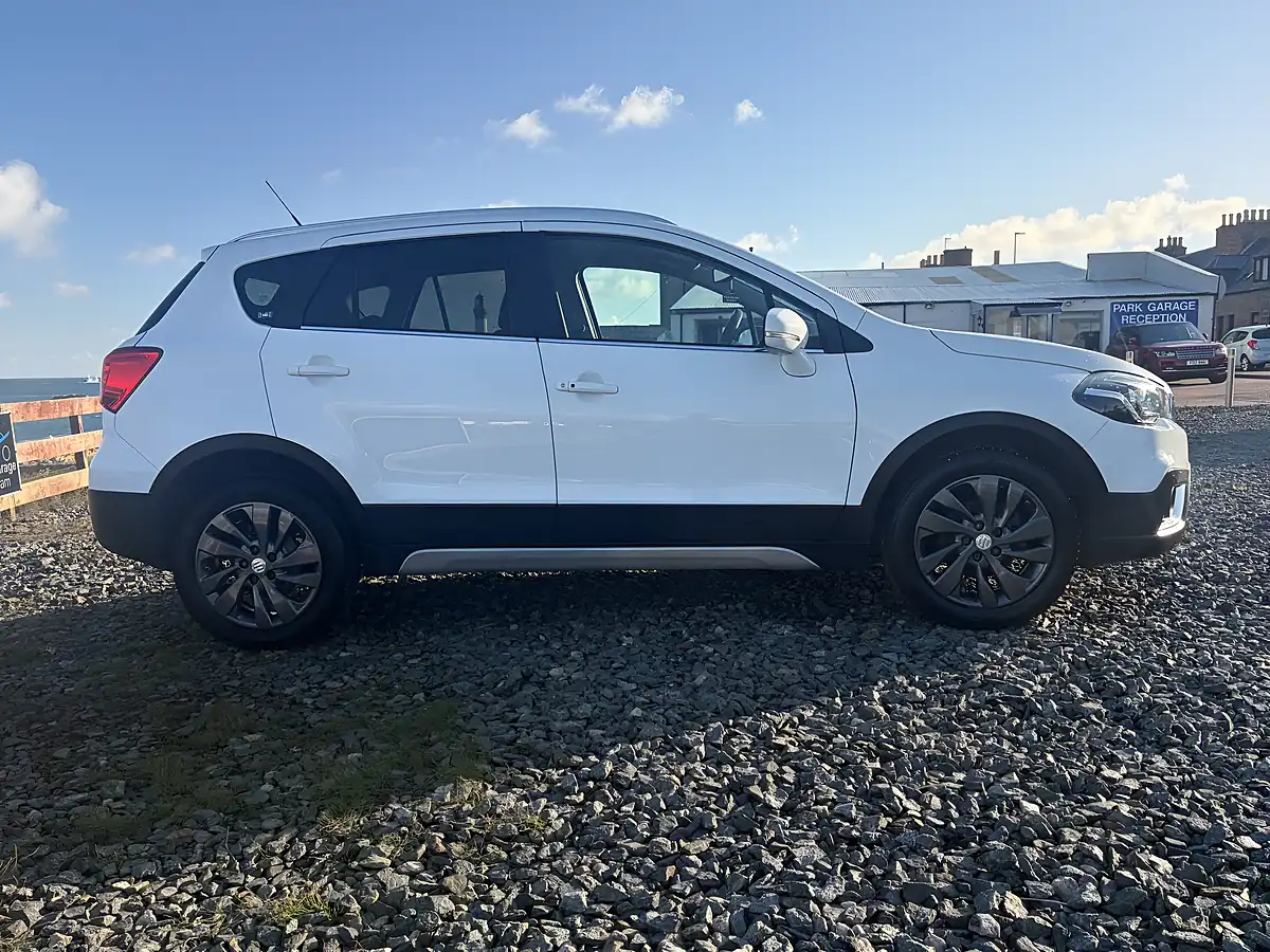 Used 2021 Suzuki SX4 S-Cross White - Interior and Exterior details 4