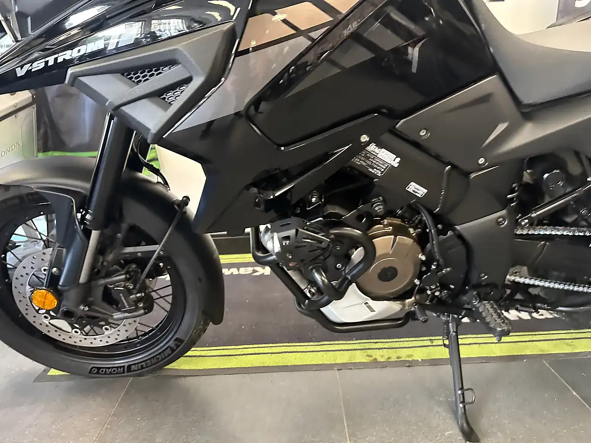 Used 2021 Suzuki V-Strom 1000 Xt Adventure Black - Interior and Exterior details 17