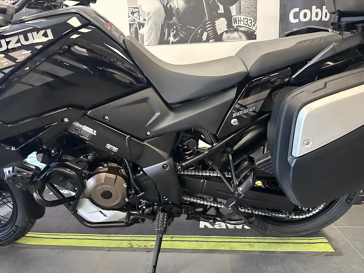 Used 2021 Suzuki V-Strom 1000 Xt Adventure Black - Interior and Exterior details 18