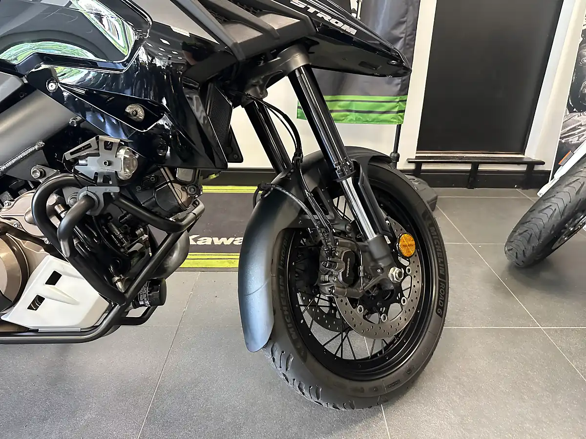 Used 2021 Suzuki V-Strom 1000 Xt Adventure Black - Interior and Exterior details 9