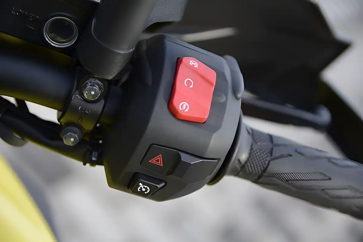 Used 2021 Suzuki V-Strom 1050 Yellow - Interior and Exterior details 6