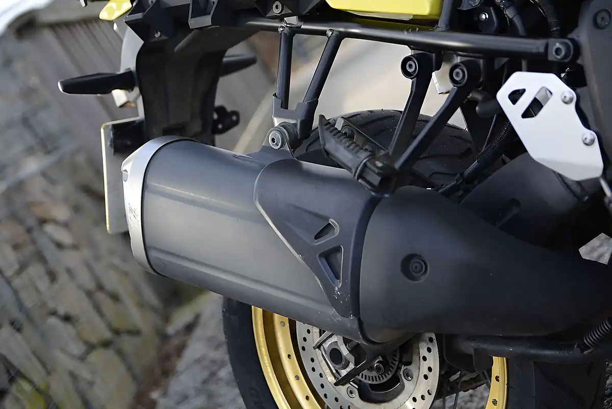 Used 2021 Suzuki V-Strom 1050 Yellow - Interior and Exterior details 7