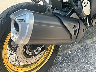 Used 2021 Suzuki V-Strom 1050 Yellow - Interior and Exterior details 13
