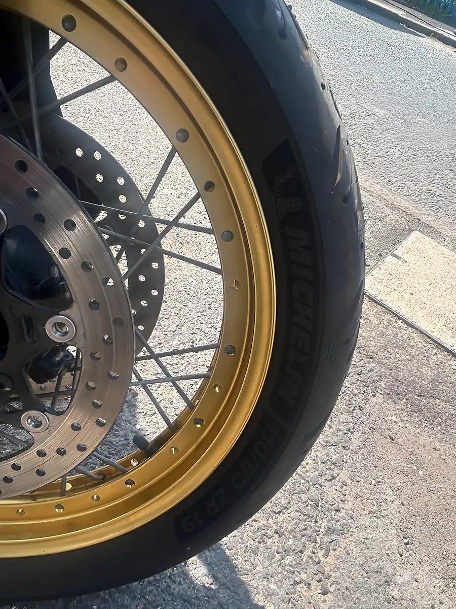 Used 2021 Suzuki V-Strom 1050 Yellow - Interior and Exterior details 15
