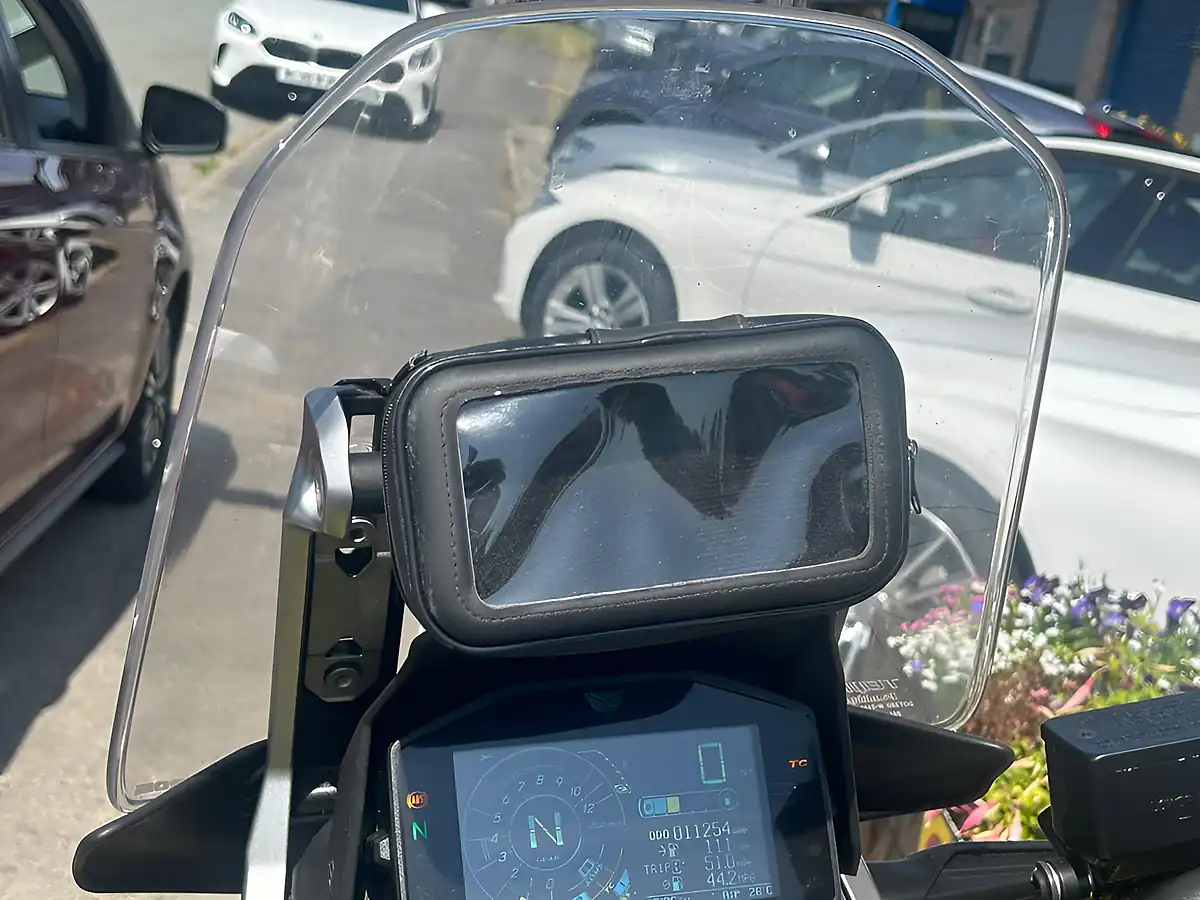 Used 2021 Suzuki V-Strom 1050 Yellow - Interior and Exterior details 17