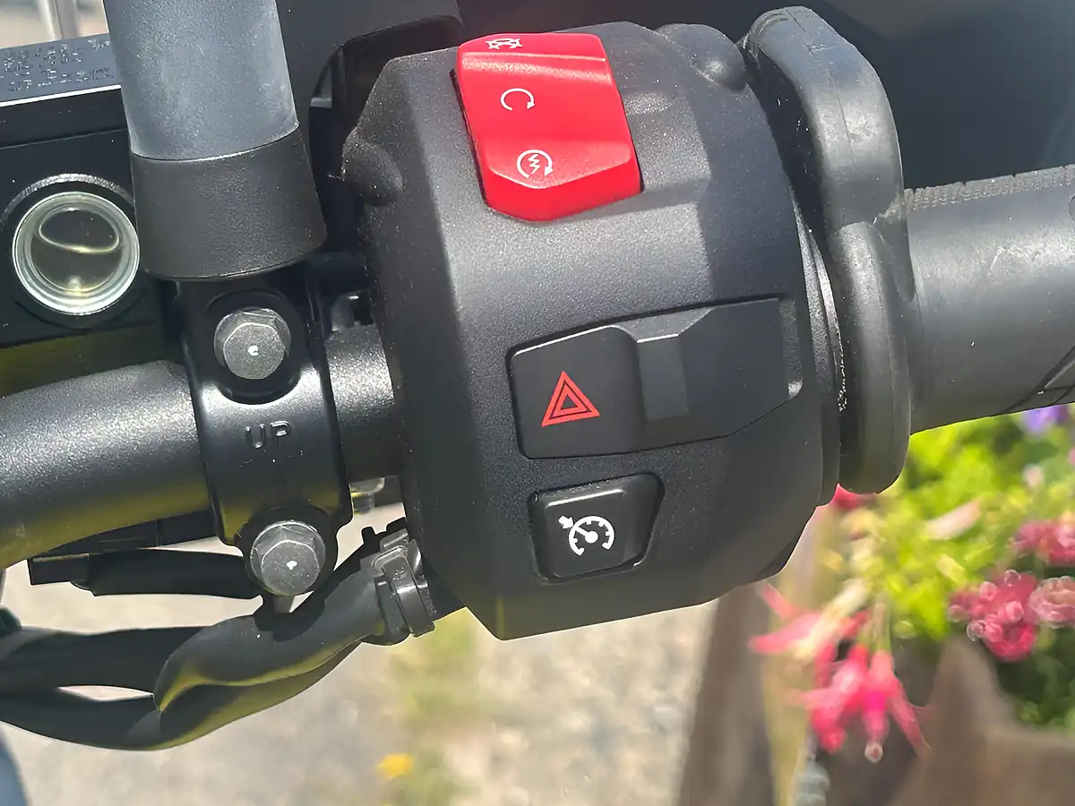 Used 2021 Suzuki V-Strom 1050 Yellow - Interior and Exterior details 18