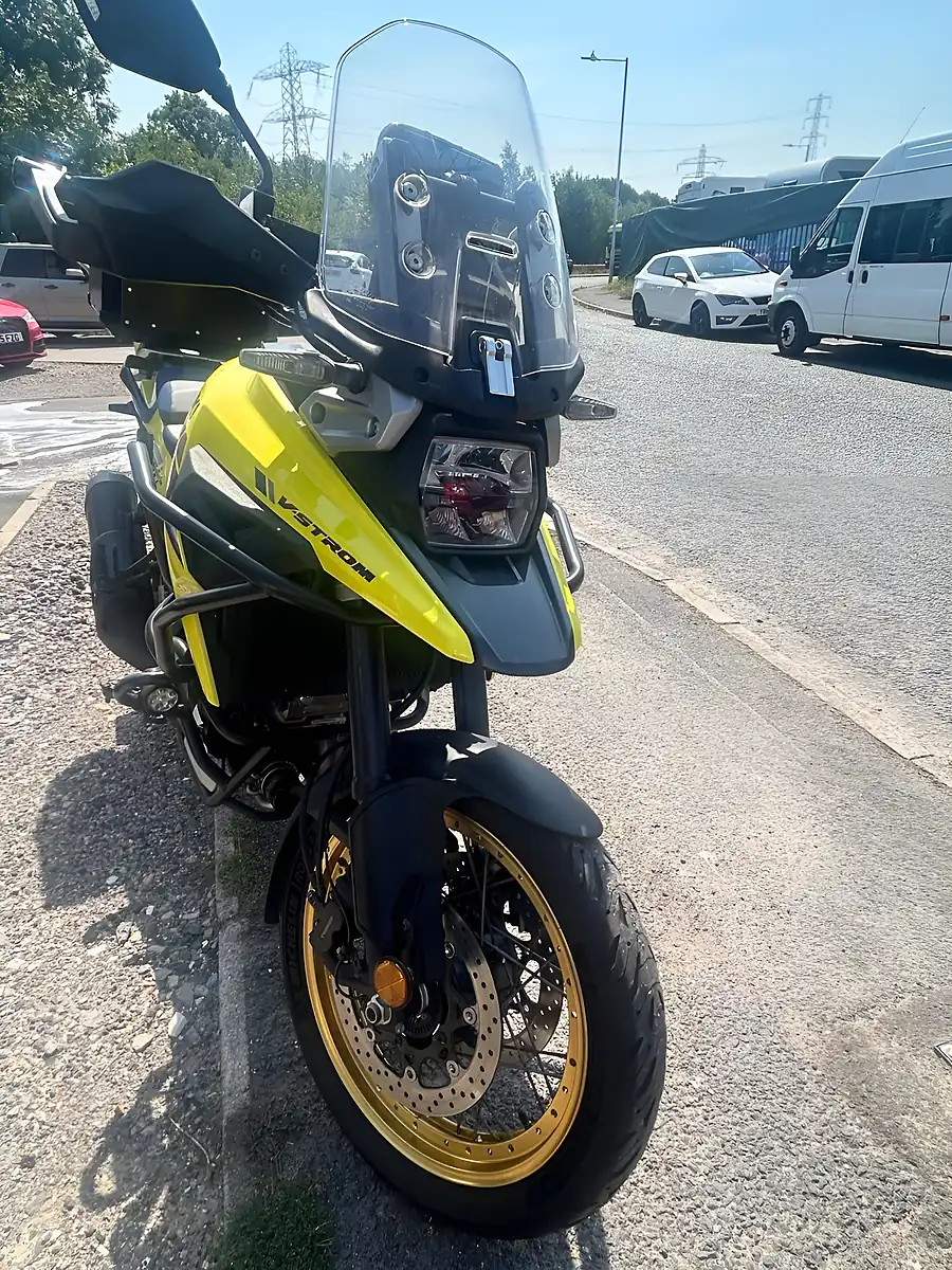 Used 2021 Suzuki V-Strom 1050 Yellow - Interior and Exterior details 3