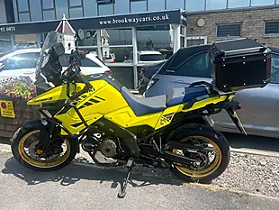 Used 2021 Suzuki V-Strom 1050 Yellow - Interior and Exterior details 4