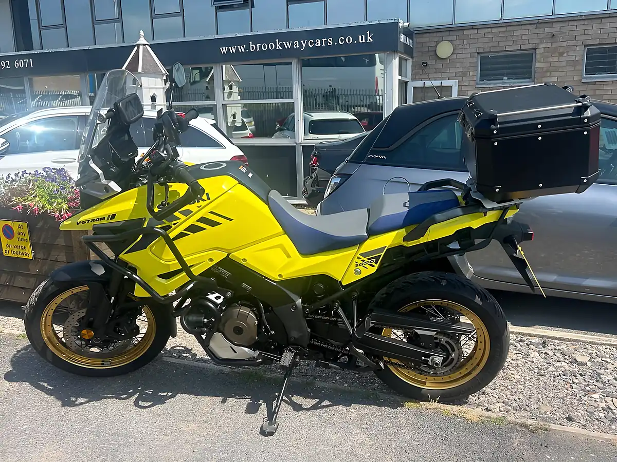Used 2021 Suzuki V-Strom 1050 Yellow - Interior and Exterior details 4