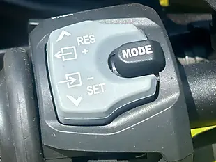 Used 2021 Suzuki V-Strom 1050 Yellow - Interior and Exterior details 6