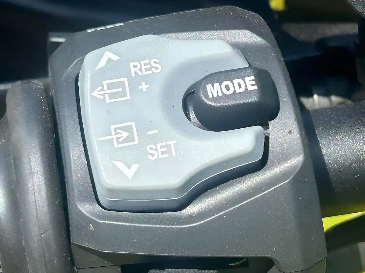 Used 2021 Suzuki V-Strom 1050 Yellow - Interior and Exterior details 6