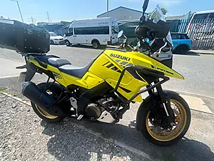 Used 2021 Suzuki V-Strom 1050 Yellow - Interior and Exterior details 8