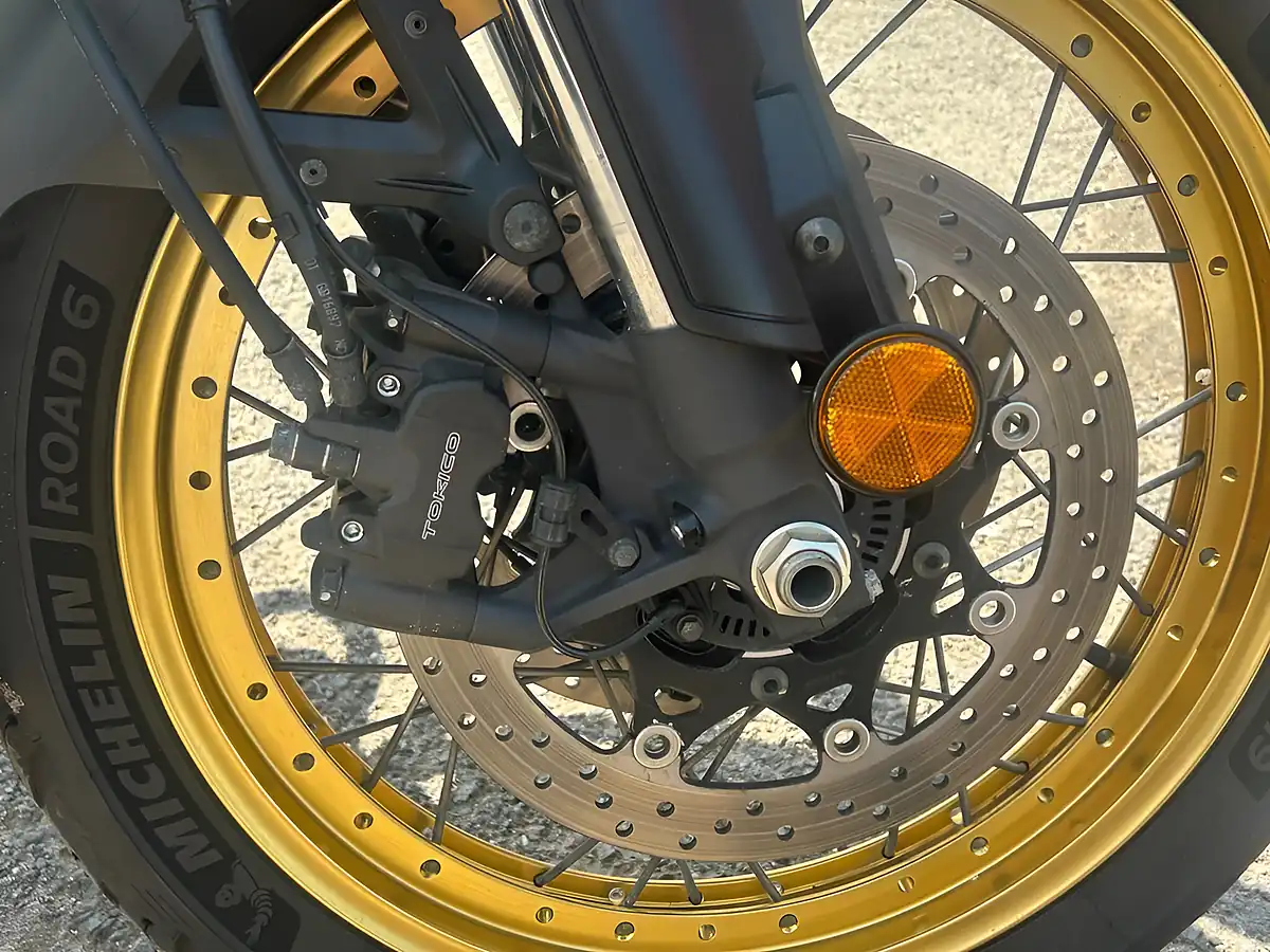 Used 2021 Suzuki V-Strom 1050 Yellow - Interior and Exterior details 9