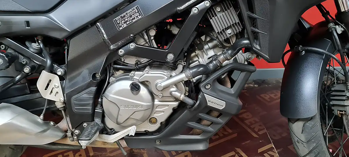 Used 2021 Suzuki V-Strom 650 Xt Red - Interior and Exterior details 3