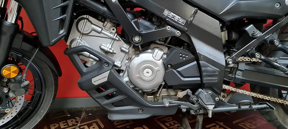Used 2021 Suzuki V-Strom 650 Xt Red - Interior and Exterior details 4