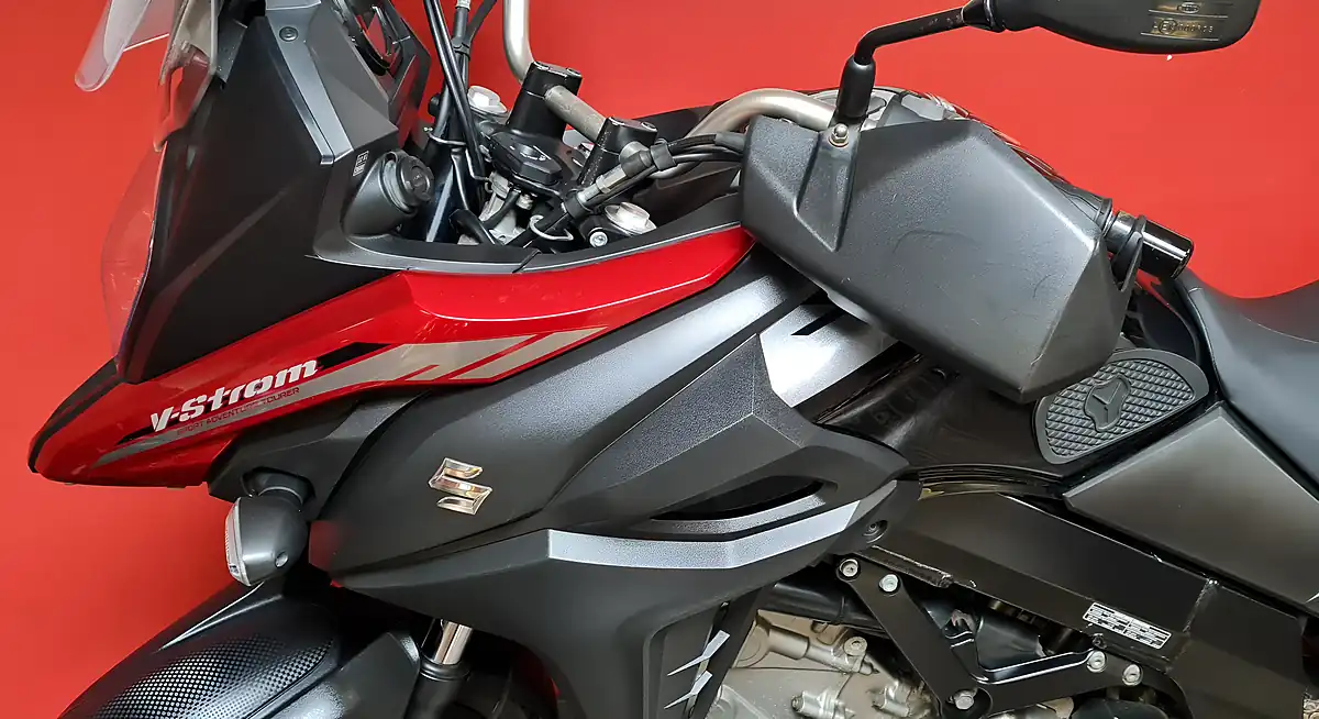 Used 2021 Suzuki V-Strom 650 Xt Red - Interior and Exterior details 6