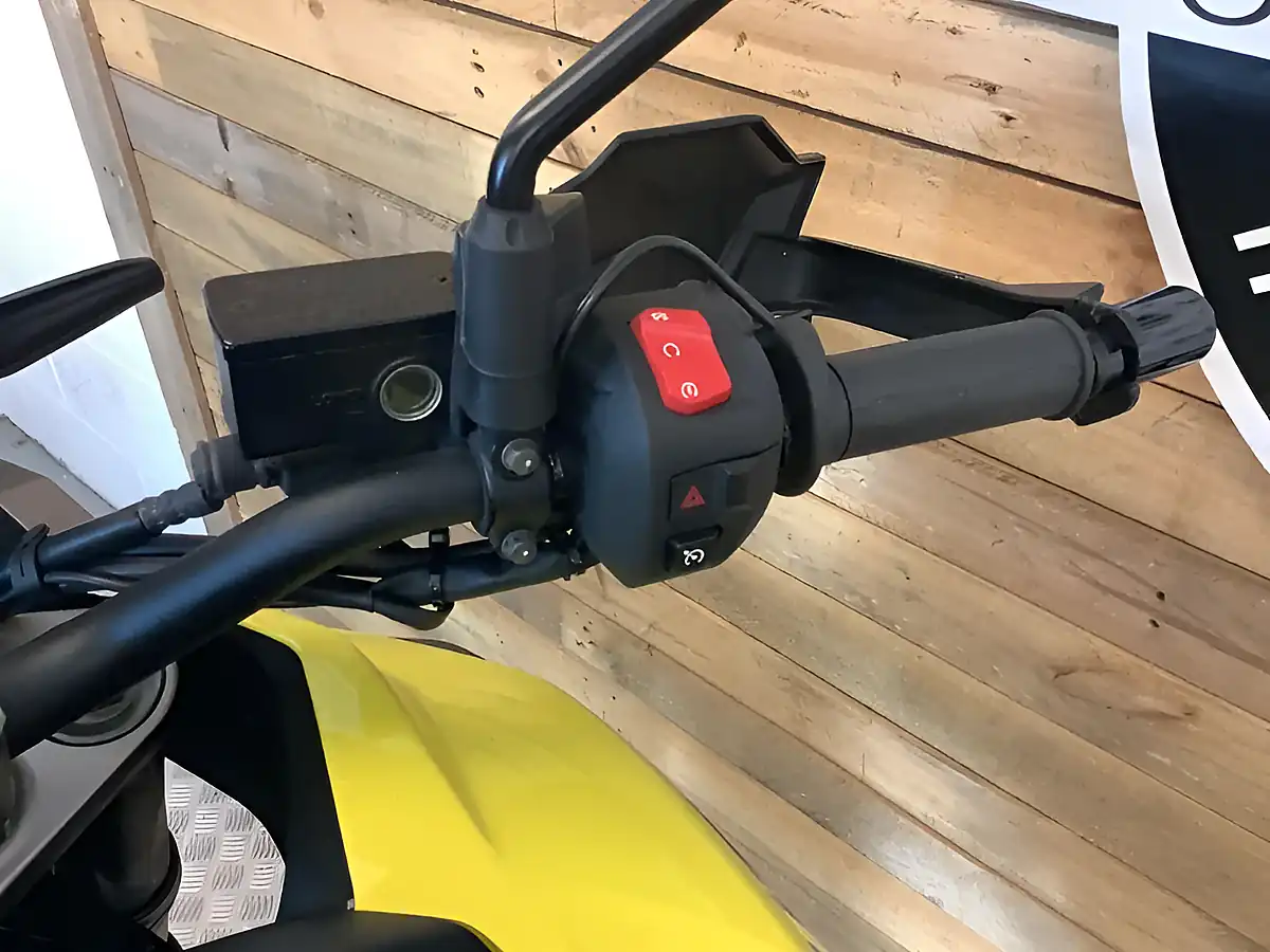 Used 2021 Suzuki V-Strom Adventure Yellow - Interior and Exterior details 17