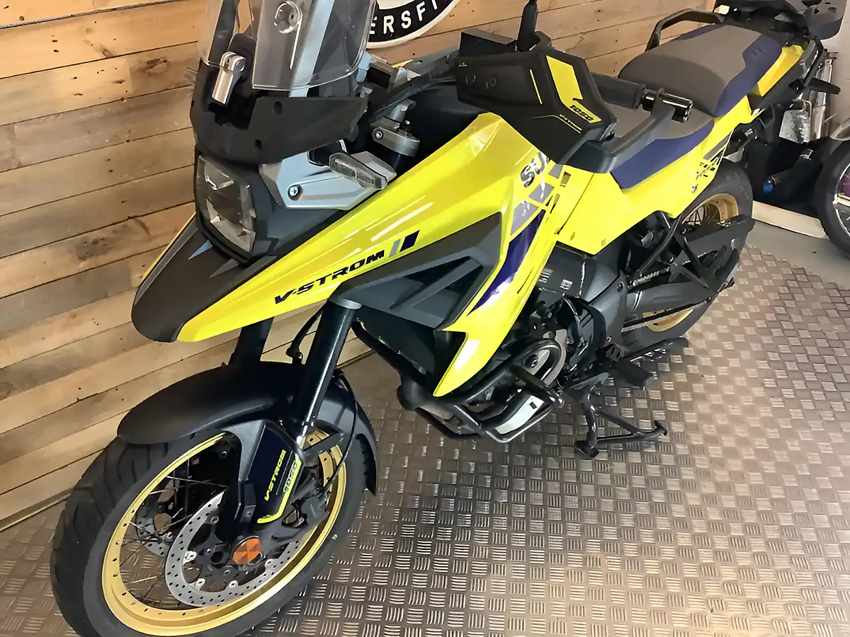 Used 2021 Suzuki V-Strom Adventure Yellow - Interior and Exterior details 3