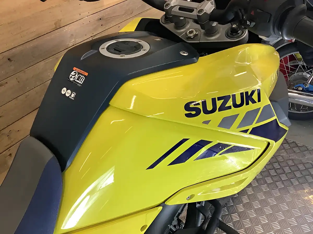 Used 2021 Suzuki V-Strom Adventure Yellow - Interior and Exterior details 8