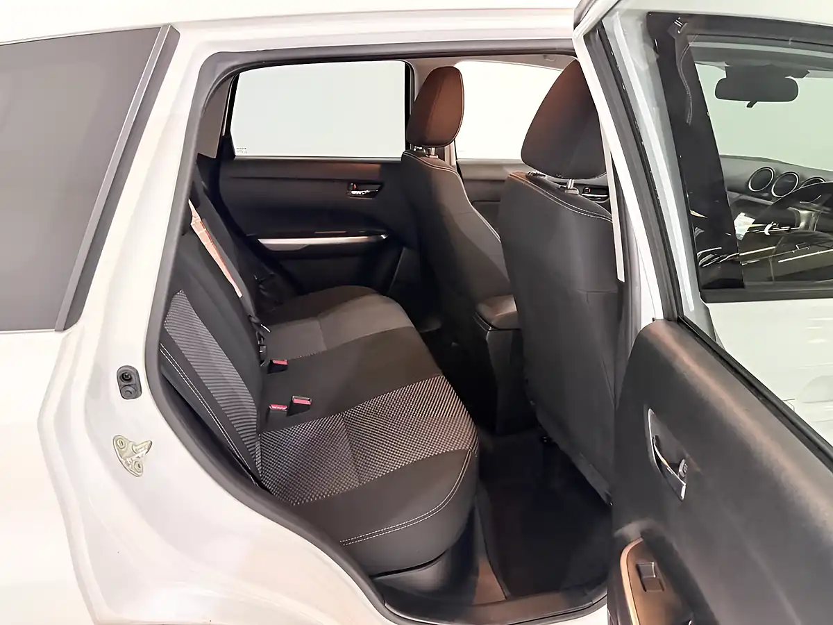Used 2021 Suzuki Vitara Sz-T White - Interior and Exterior details 12