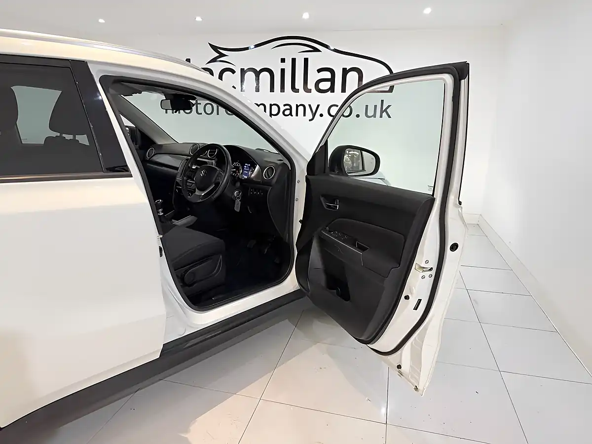 Used 2021 Suzuki Vitara Sz-T White - Interior and Exterior details 15