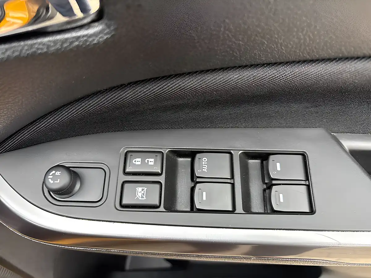 Used 2021 Suzuki Vitara Sz-T Yellow - Interior and Exterior details 16