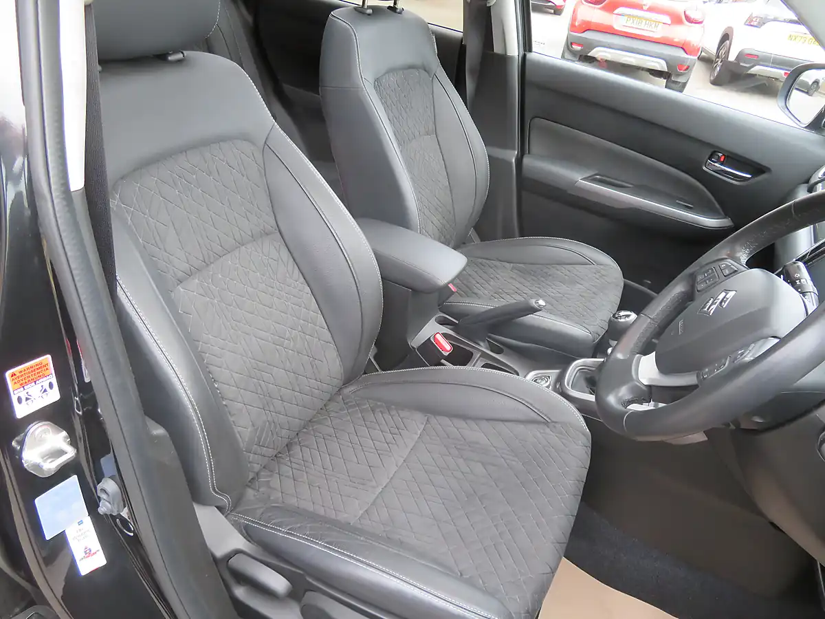 Used 2021 Suzuki Vitara SZ5 Black - Interior and Exterior details 12