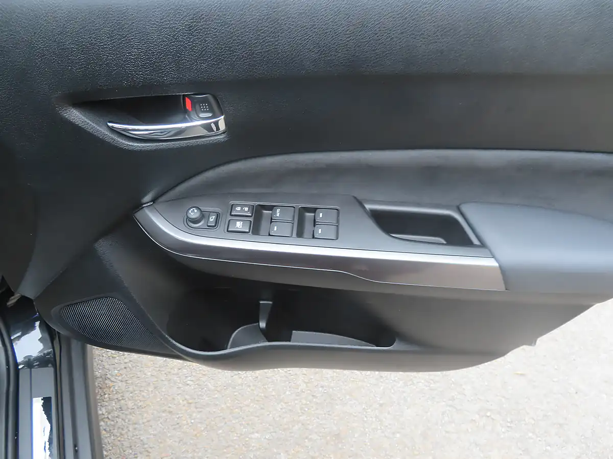 Used 2021 Suzuki Vitara SZ5 Black - Interior and Exterior details 15