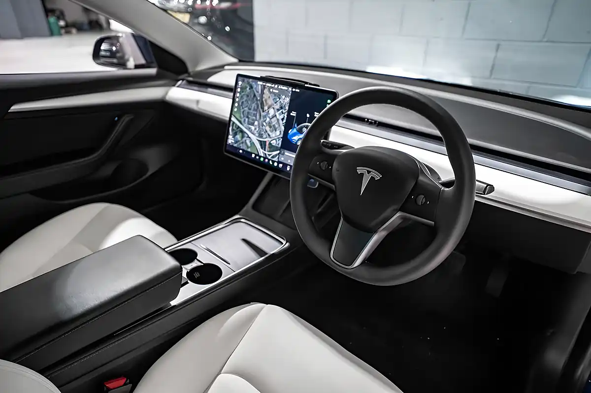 Used 2021 Tesla Model 3 Long Range Blue - Interior and Exterior details 9