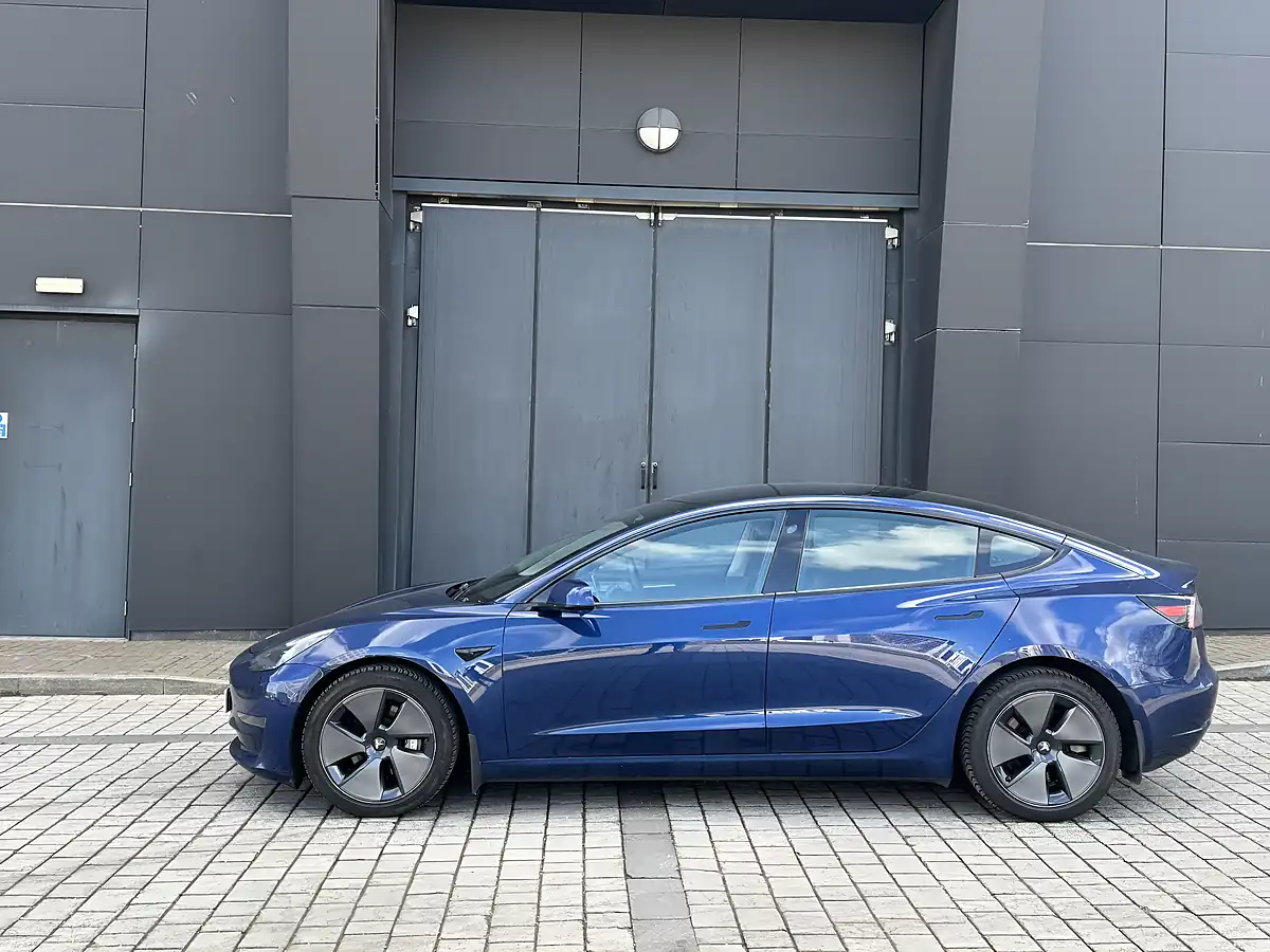 Used 2021 Tesla Model 3 Long Range Blue - Interior and Exterior details 7
