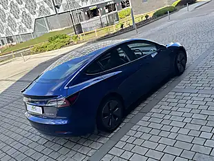 Used 2021 Tesla Model 3 Long Range Blue - Interior and Exterior details 9
