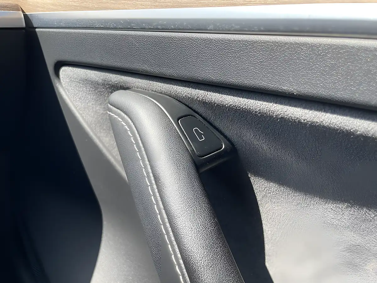 Used 2021 Tesla Model 3 Long Range White - Interior and Exterior details 10