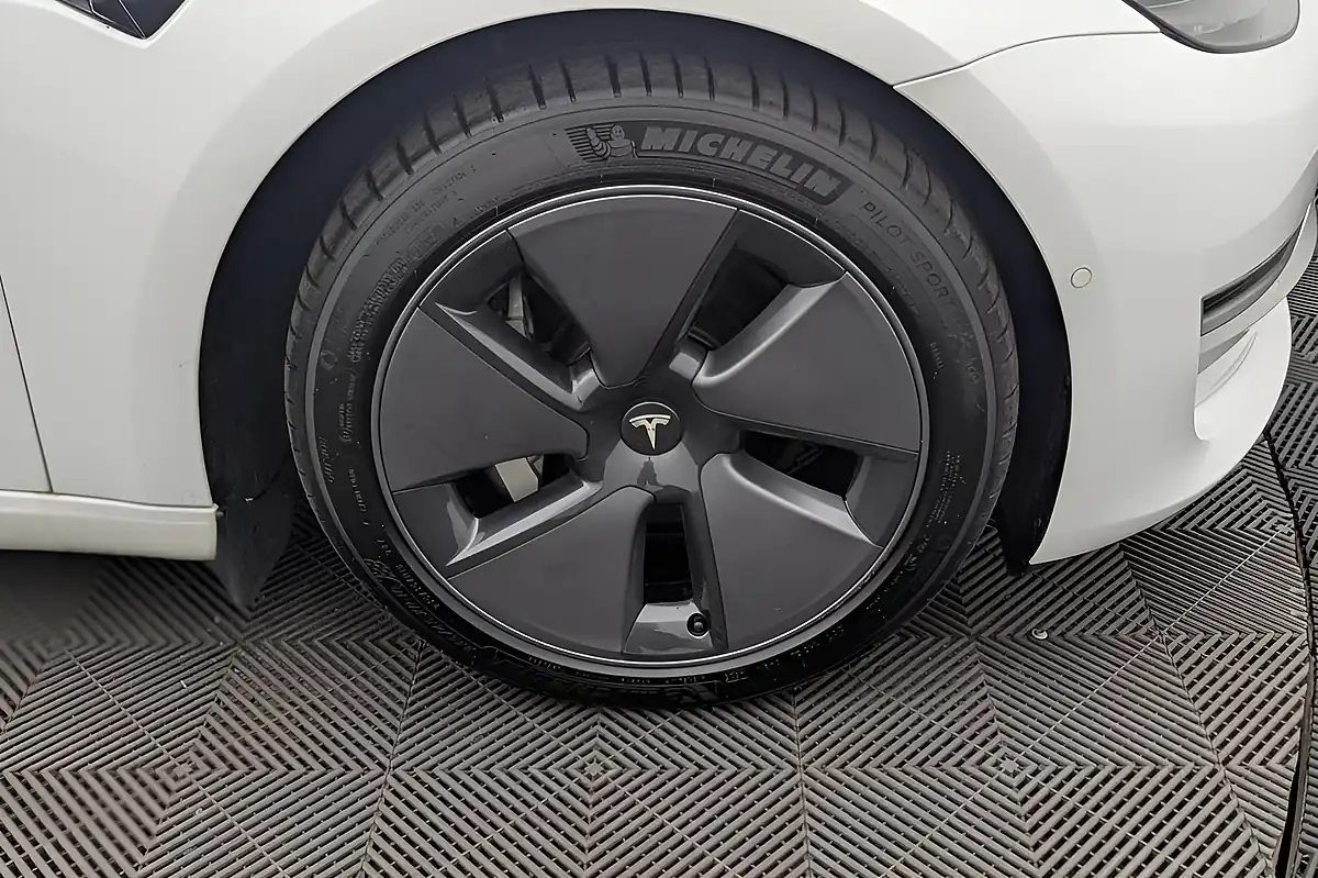 Used 2021 Tesla Model 3 Long Range White - Interior and Exterior details 19