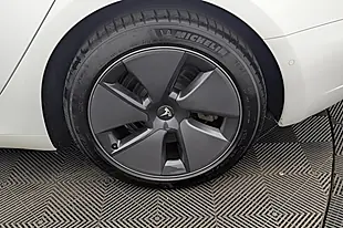 Used 2021 Tesla Model 3 Long Range White - Interior and Exterior details 20