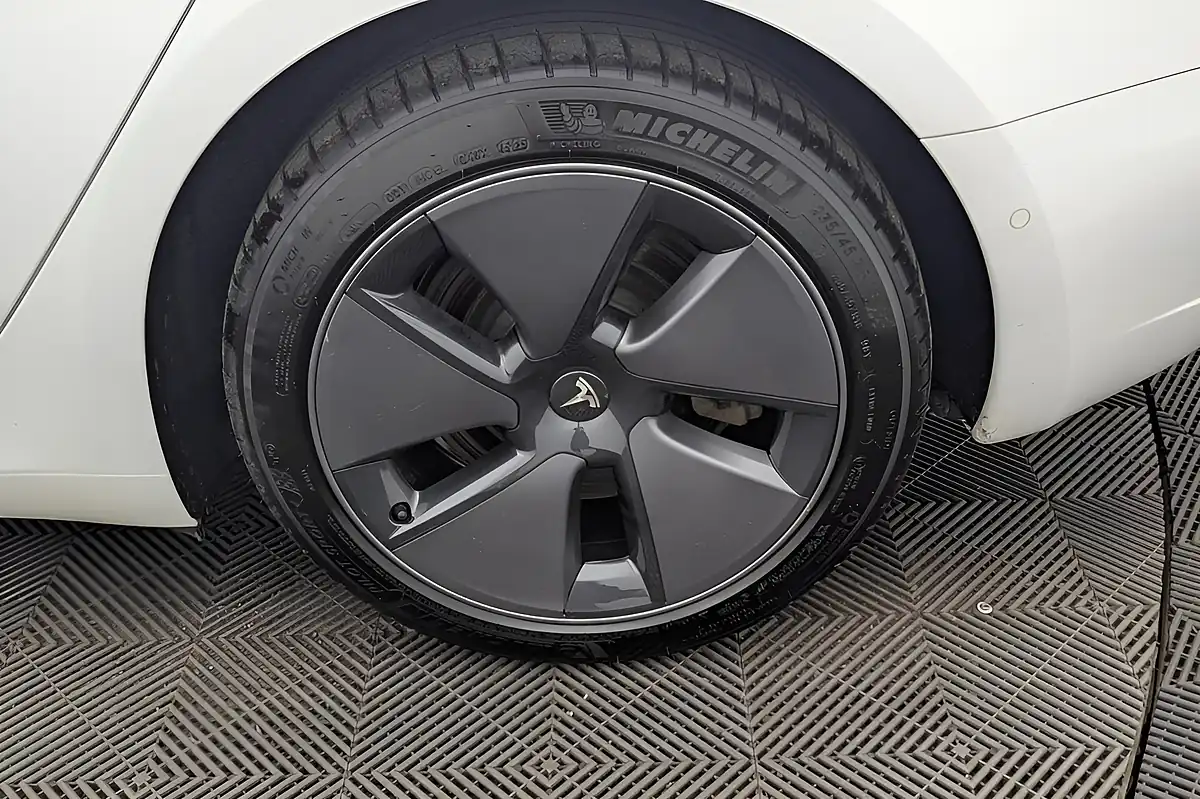 Used 2021 Tesla Model 3 Long Range White - Interior and Exterior details 20