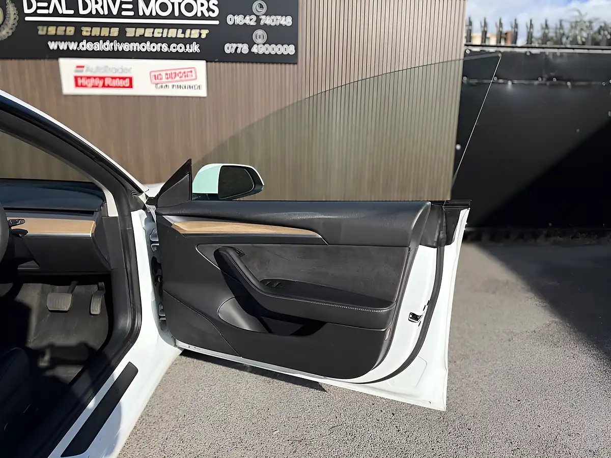 Used 2021 Tesla Model 3 Long Range White - Interior and Exterior details 9