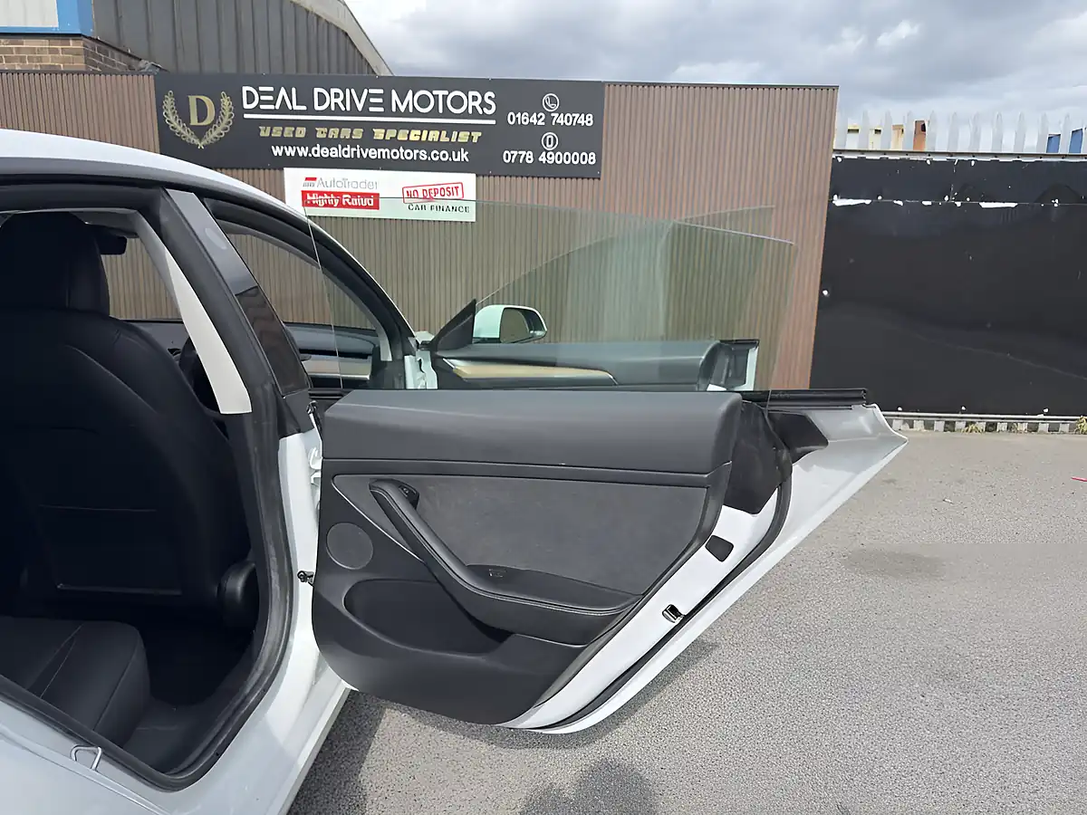 Used 2021 Tesla Model 3 Long Range White - Interior and Exterior details 10