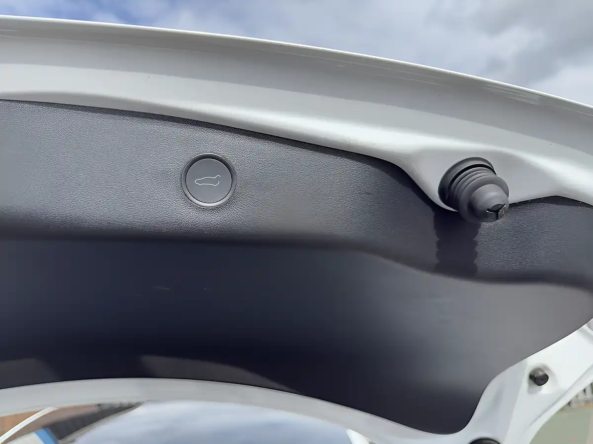 Used 2021 Tesla Model 3 Long Range White - Interior and Exterior details 17