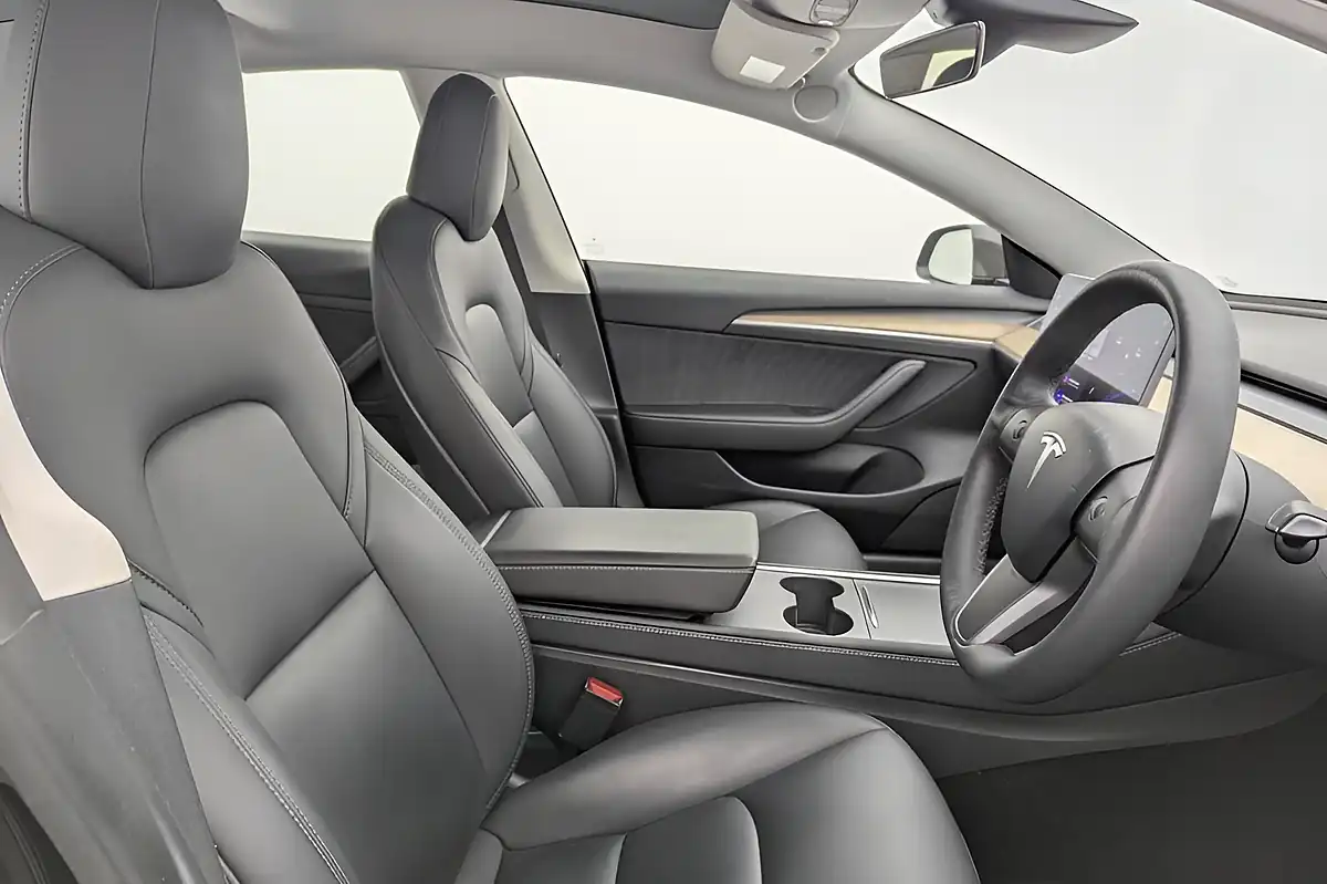 Used 2021 Tesla Model 3 Standard Range Plus Black - Interior and Exterior details 3