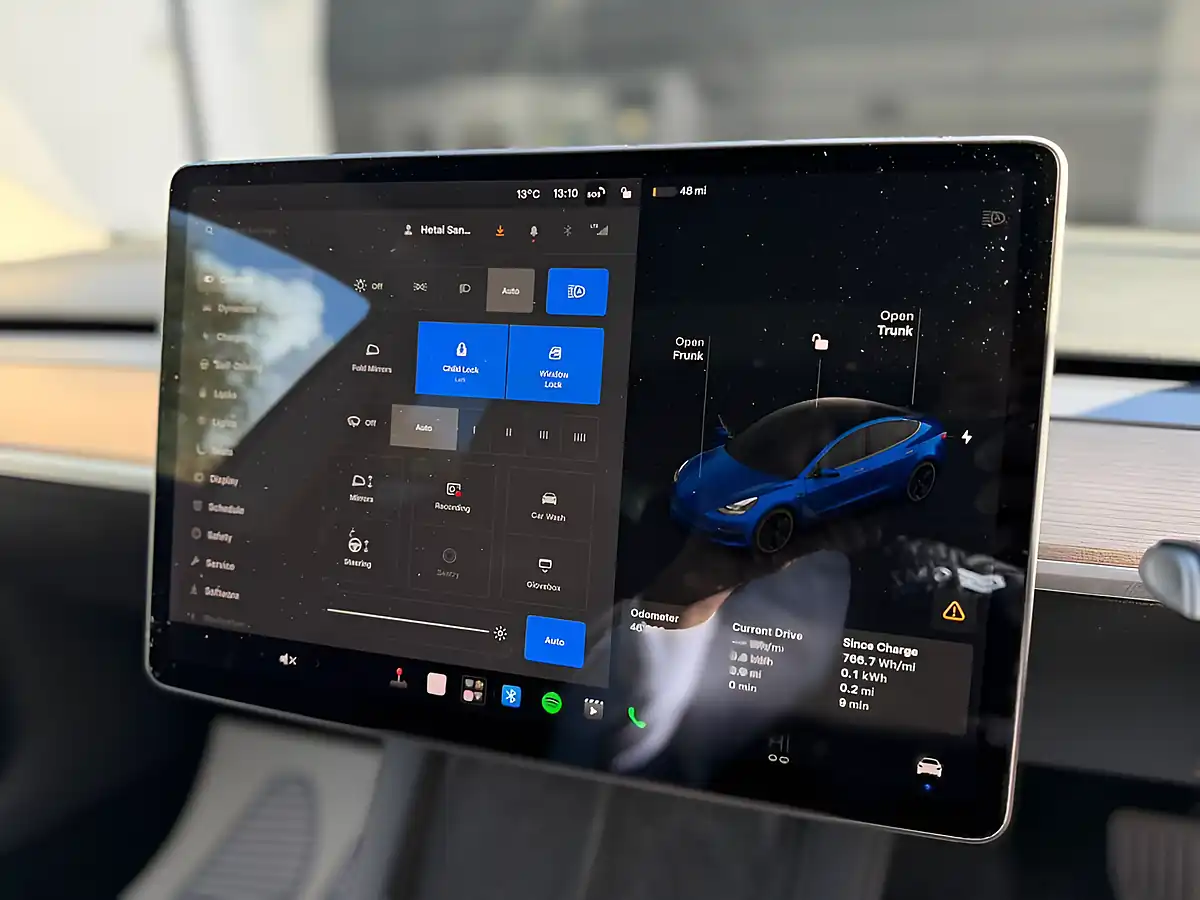 Used 2021 Tesla Model 3 Standard Range Plus Blue - Interior and Exterior details 9