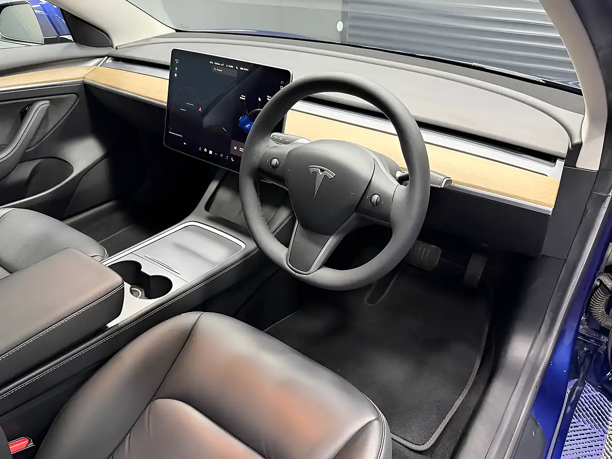 Used 2021 Tesla Model 3 Standard Range Plus Deep Blue - Interior and Exterior details 17