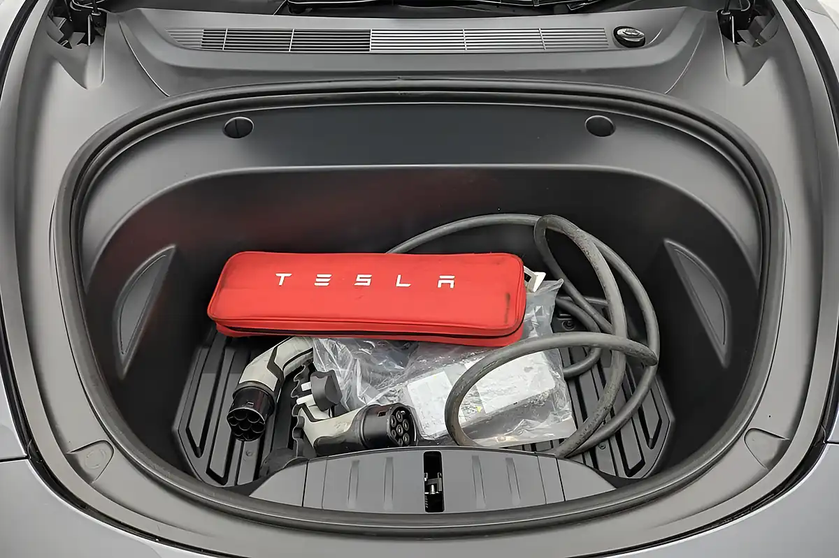 Used 2021 Tesla Model 3 Standard Range Plus Grey - Interior and Exterior details 11