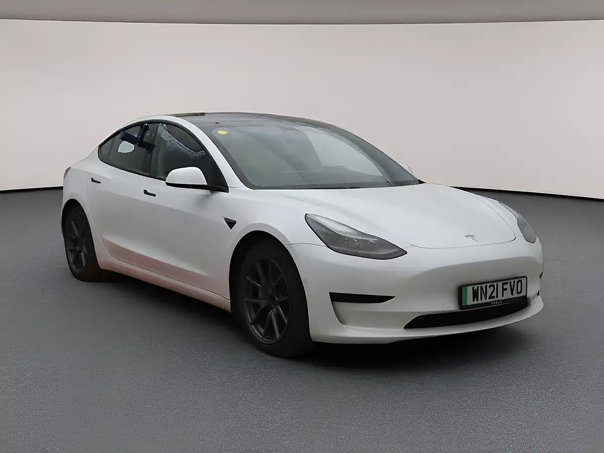 Used 2021 Tesla Model 3 Standard Range Plus White - Front View
